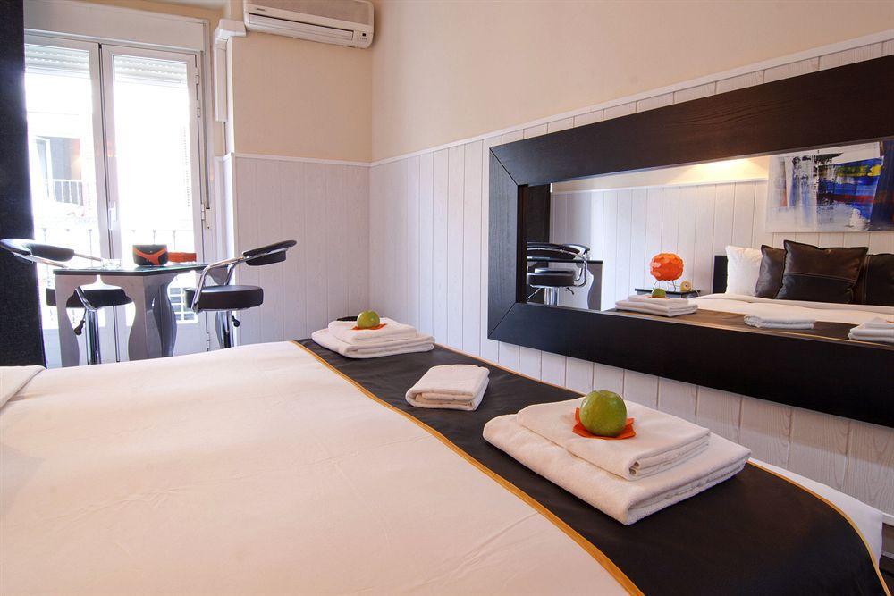 Hostal Oxum Madrid Exteriör bild