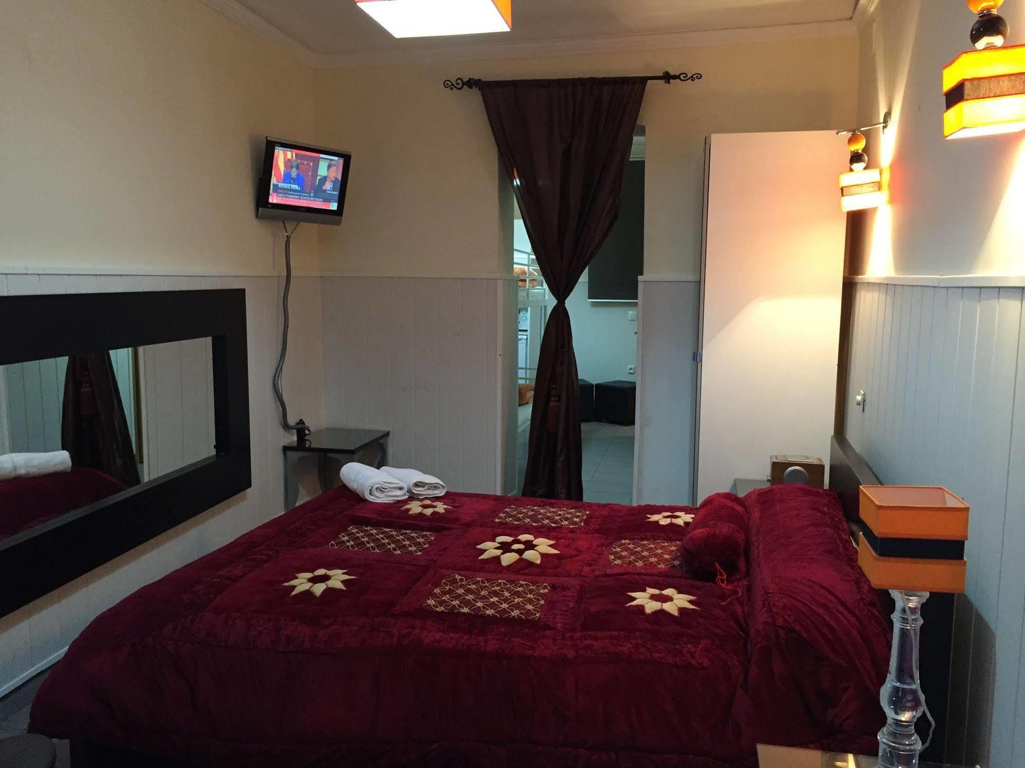 Hostal Oxum Madrid Exteriör bild