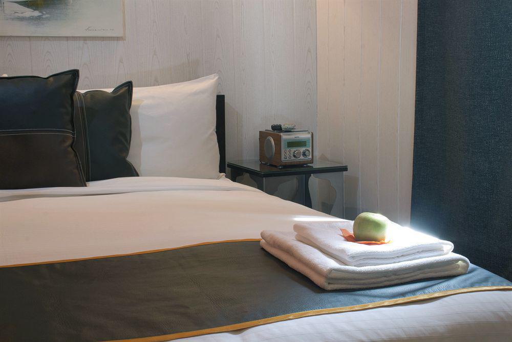 Hostal Oxum Madrid Exteriör bild